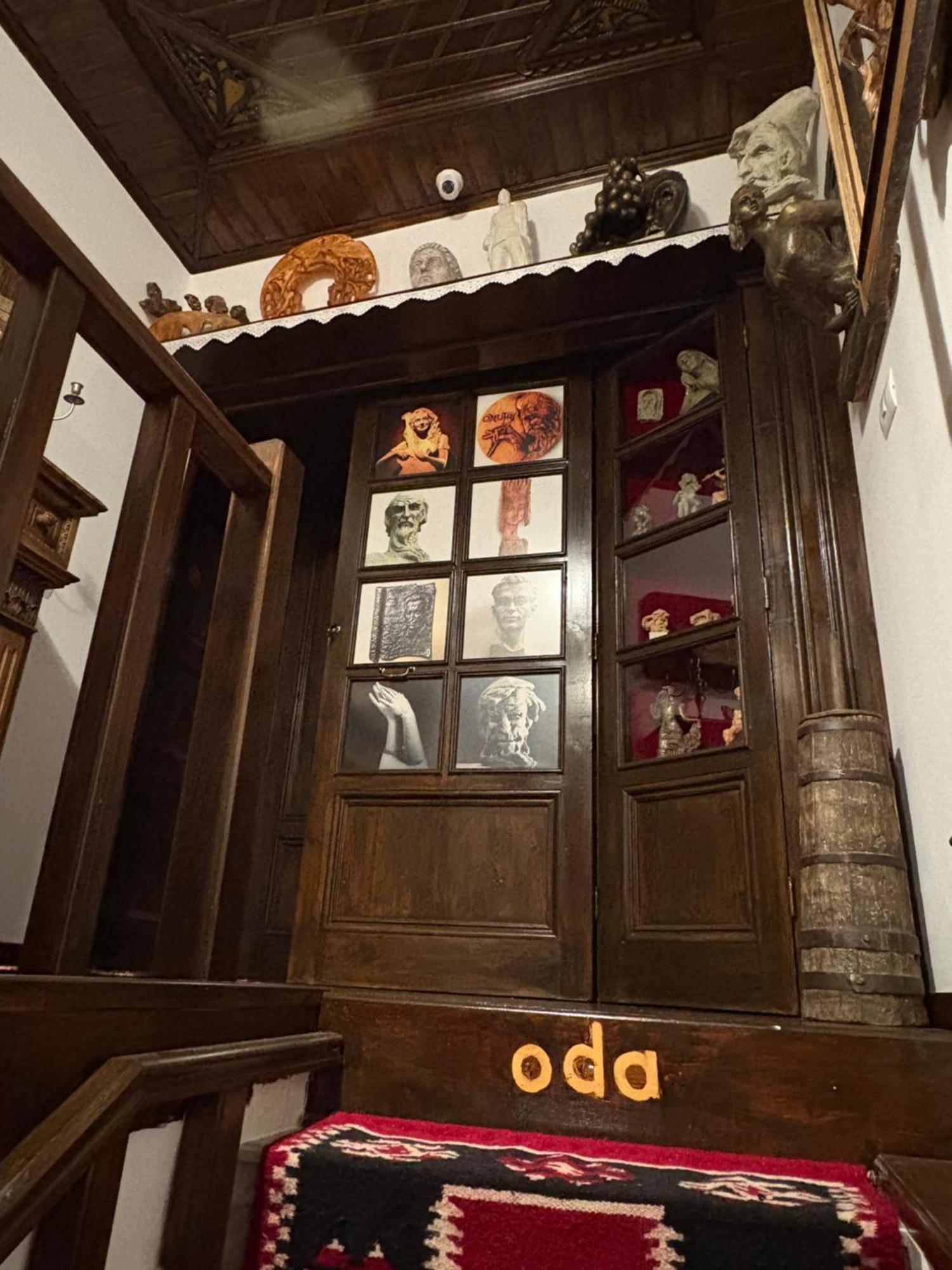 Oda E Skulptorit-Unesco Quarter 베라트 외부 사진