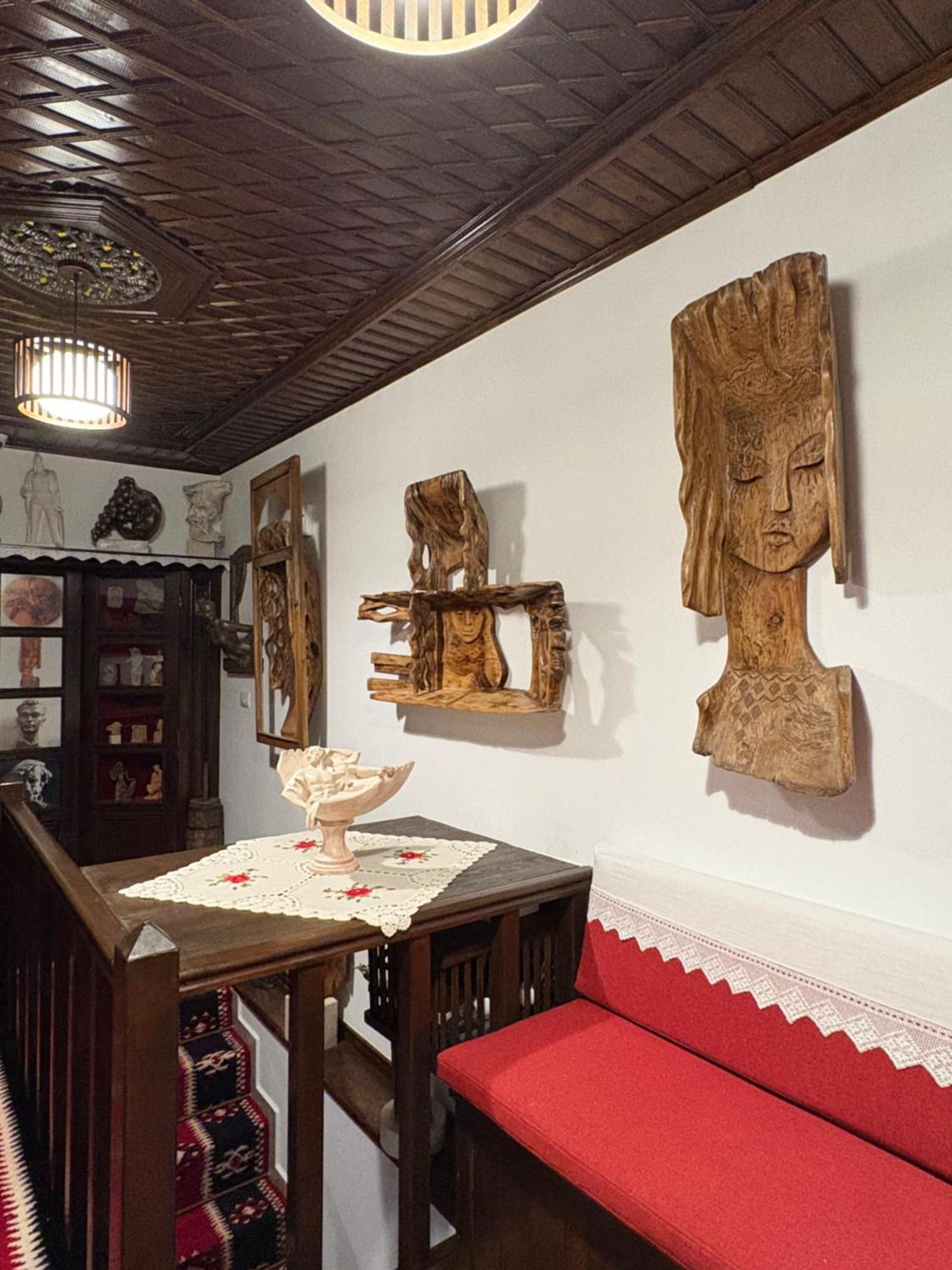 Oda E Skulptorit-Unesco Quarter 베라트 외부 사진